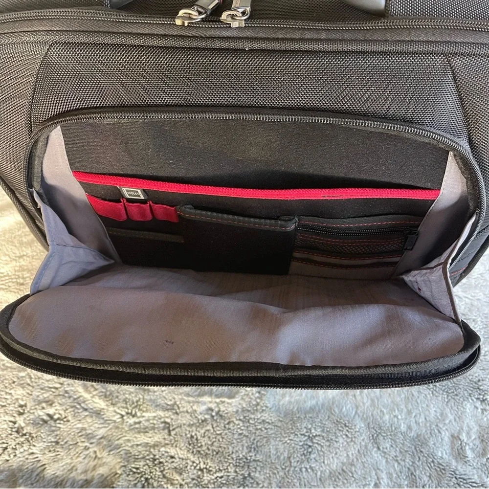 Samsonite used great